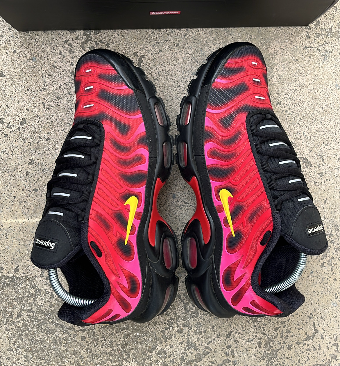 Tn Supreme Red - EU42 / US8.5 / UK7.5