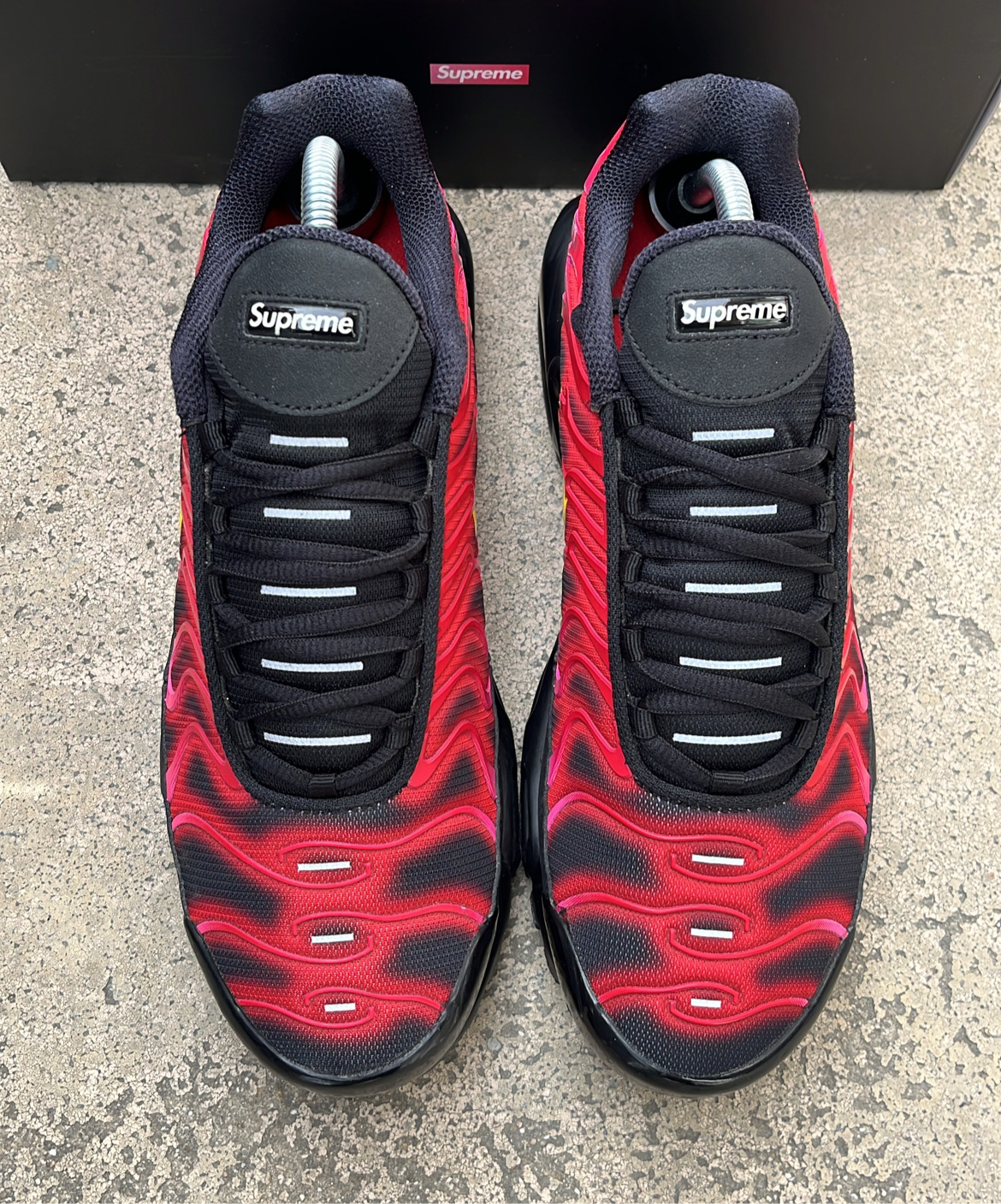 Tn Supreme Red - EU42 / US8.5 / UK7.5