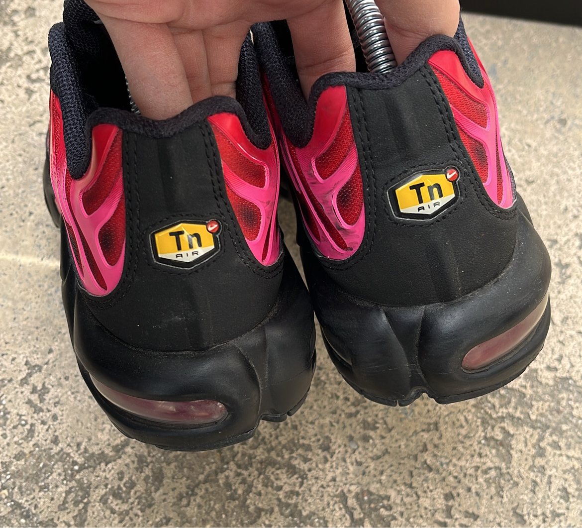 Tn Supreme Red - EU42 / US8.5 / UK7.5