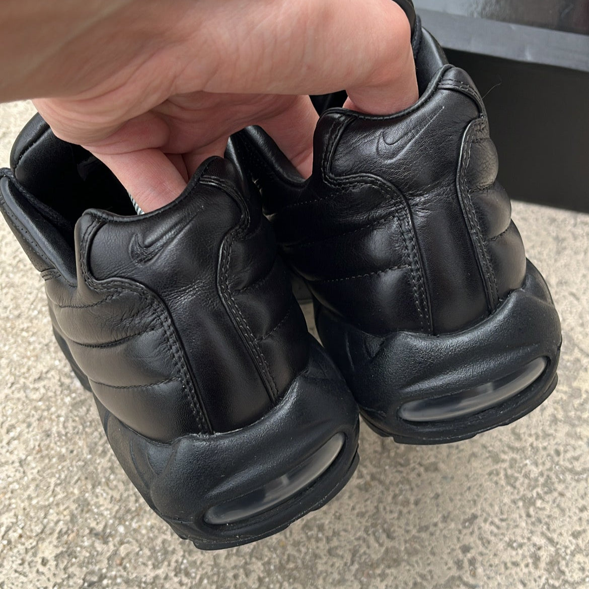 Air Max 95 Supreme Black - EU42.5 / US9 / UK8