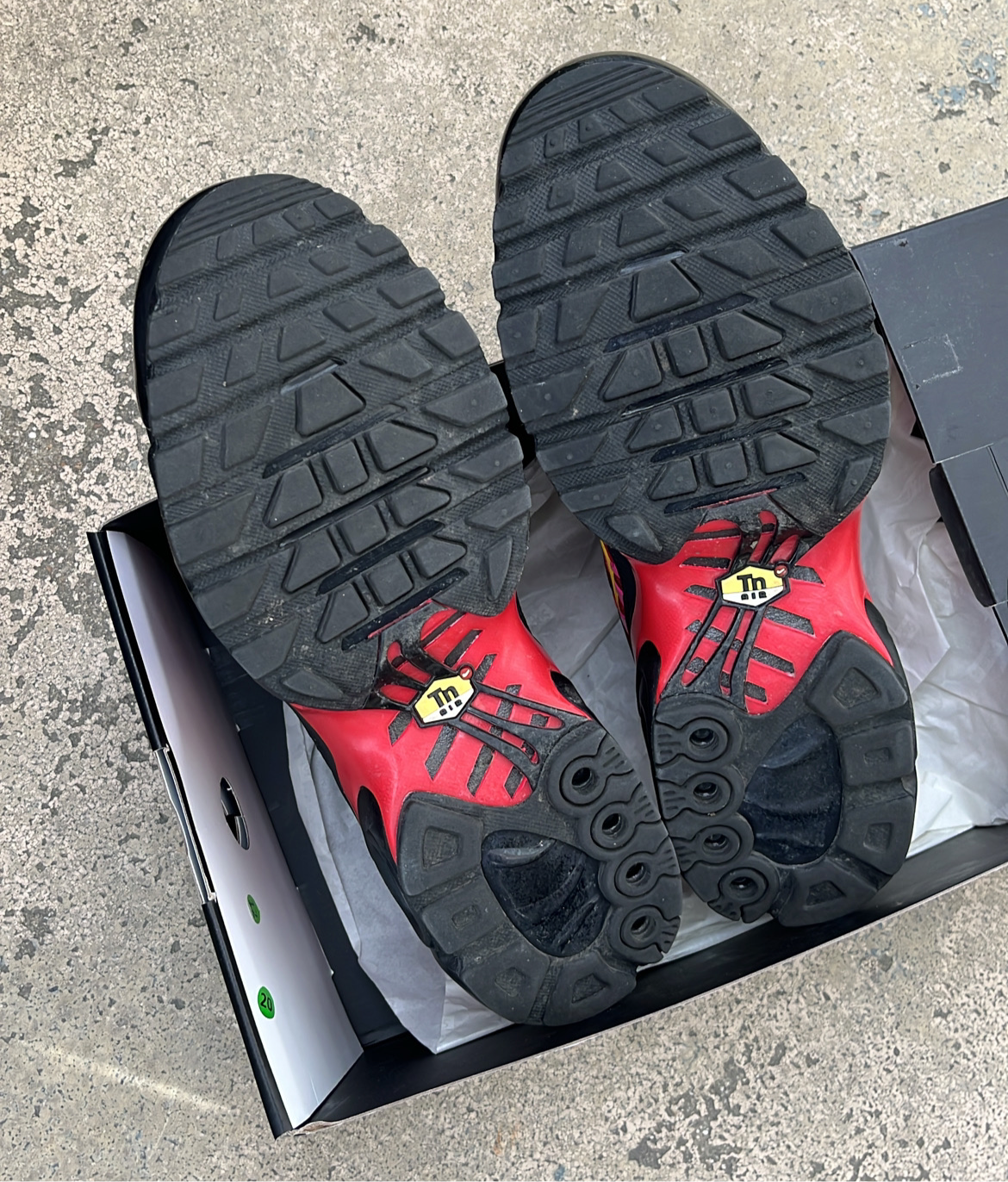 Tn Supreme Red - EU42 / US8.5 / UK7.5