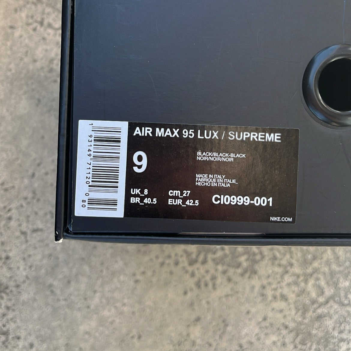 Air Max 95 Supreme Black - EU42.5 / US9 / UK8