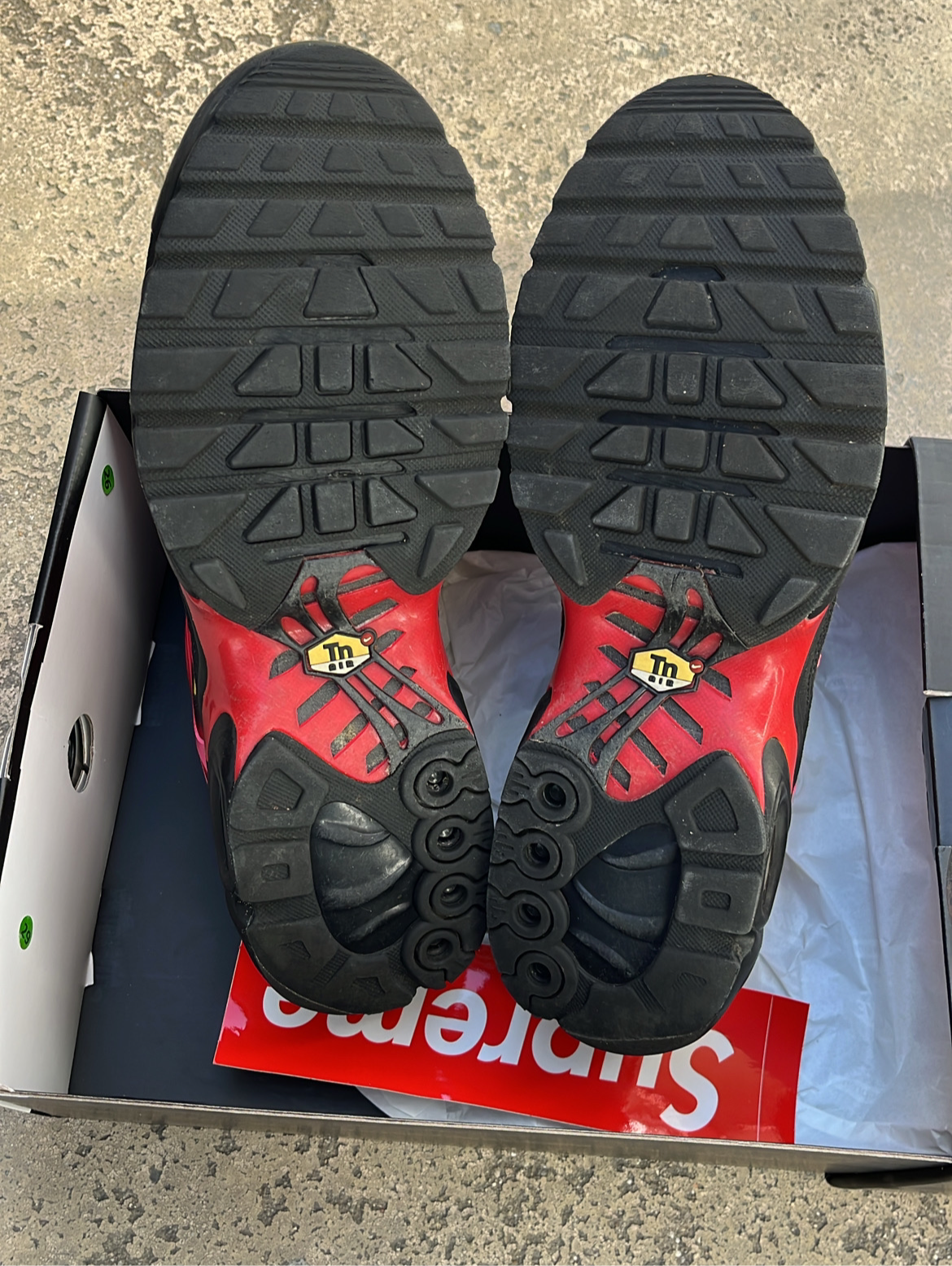 Tn Supreme Red - EU43 / US9.5 / UK8.5
