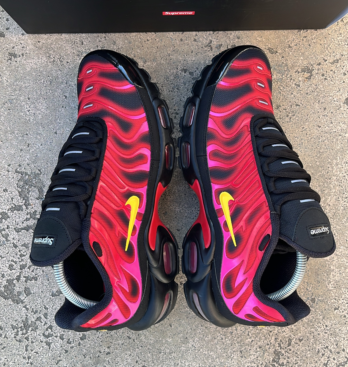 Tn Supreme Red - EU42.5 / US9 / UK8