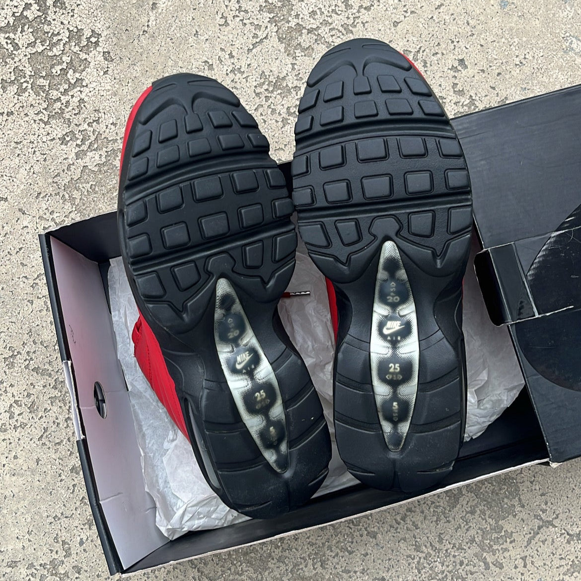 Air Max 95 Supreme Red - EU42.5 / US9 / UK8