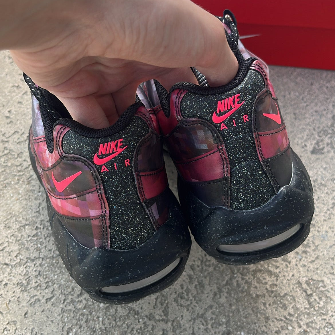 Air Max 95 Cherry Blossom - EU42 / US8.5 / UK7.5