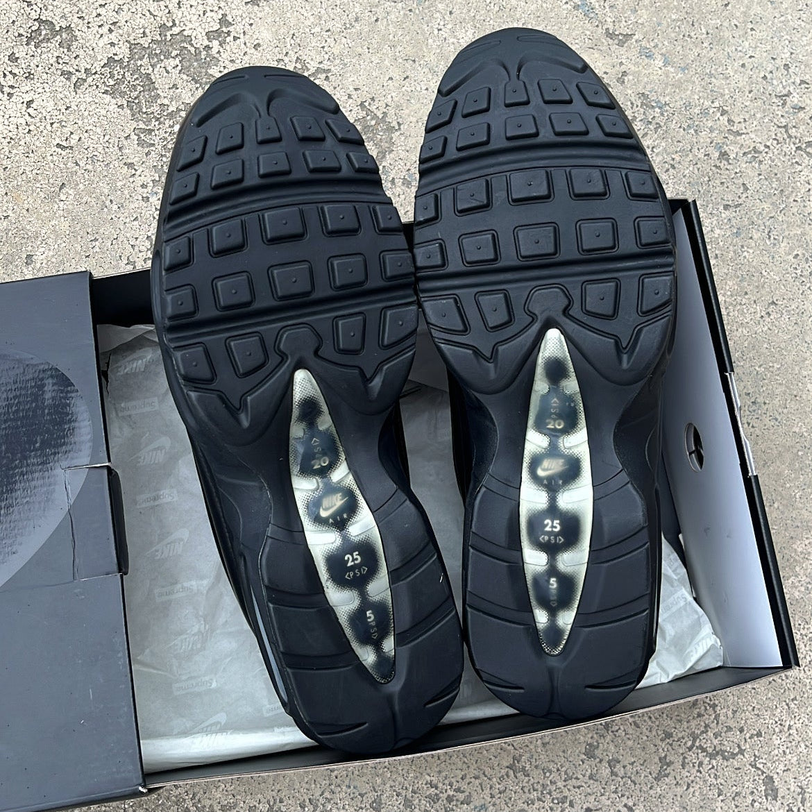 Air Max 95 Supreme Black - EU46 / US12 / UK11