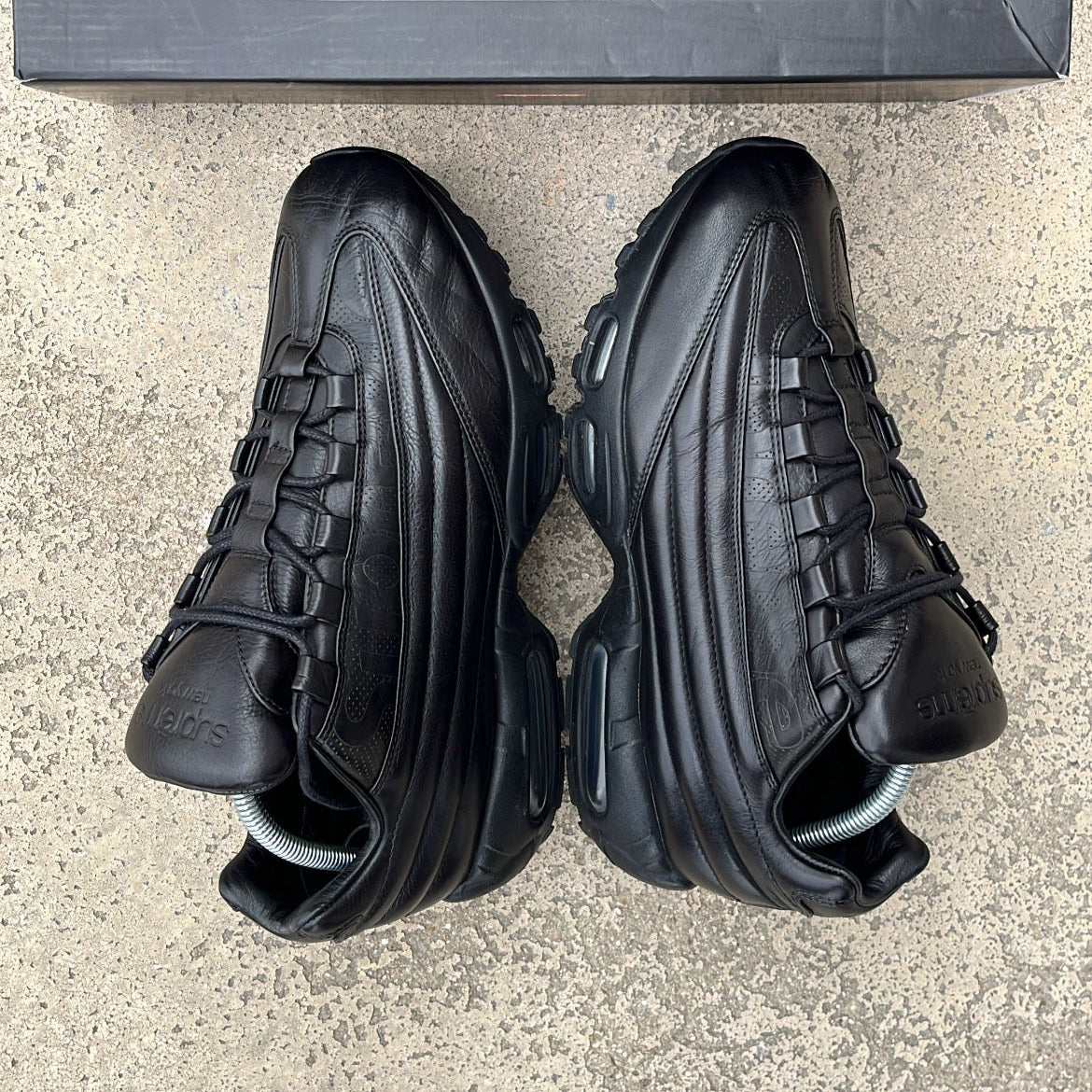 Air Max 95 Supreme Black - EU42.5 / US9 / UK8