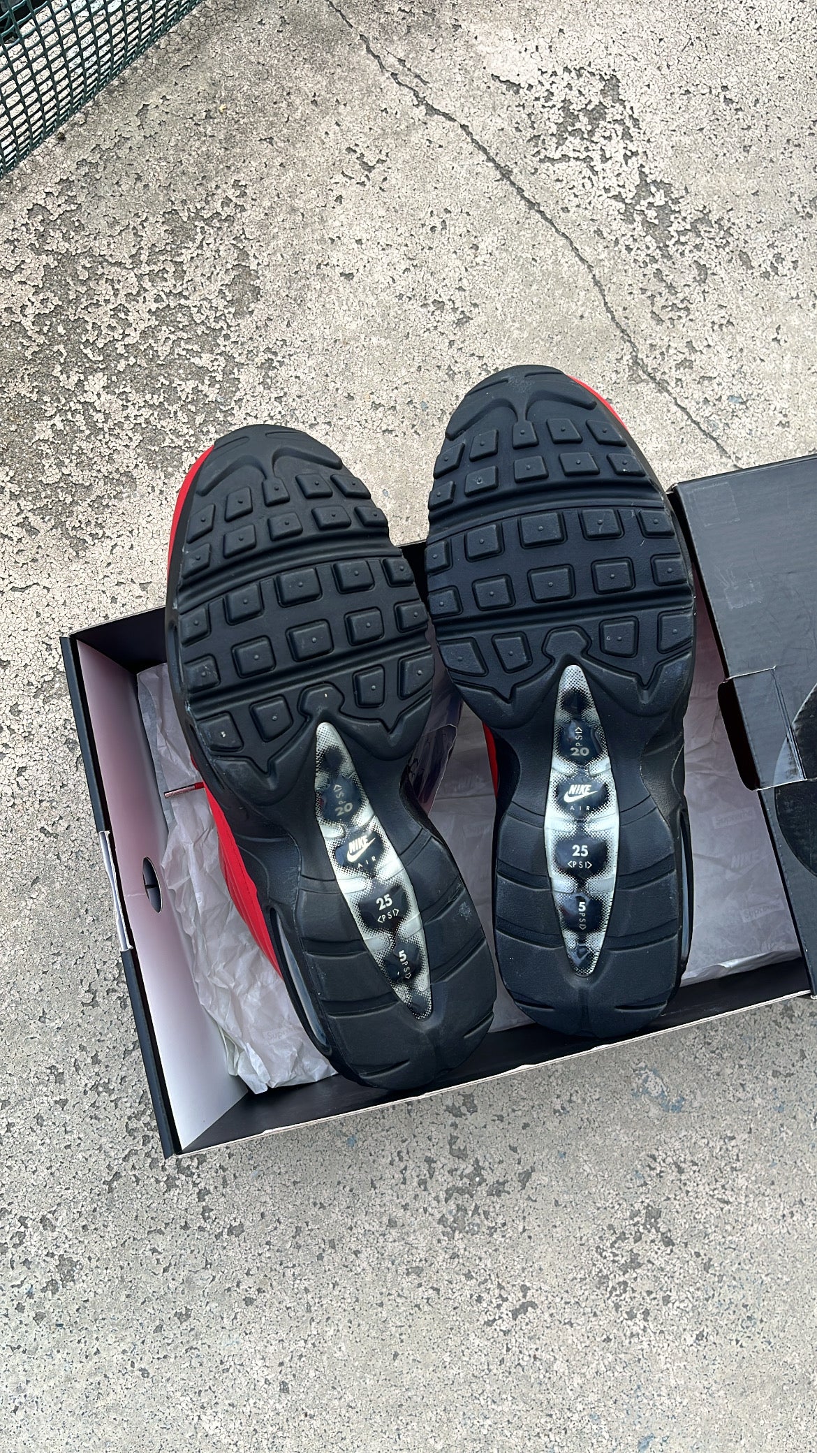Air Max 95 Supreme Red - EU42.5 / US9 / UK8