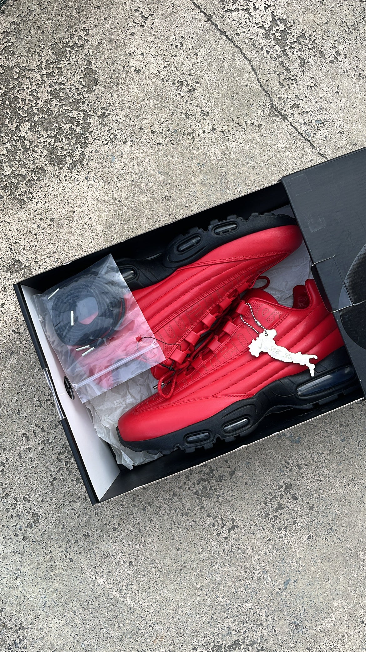 Air Max 95 Supreme Red - EU42.5 / US9 / UK8