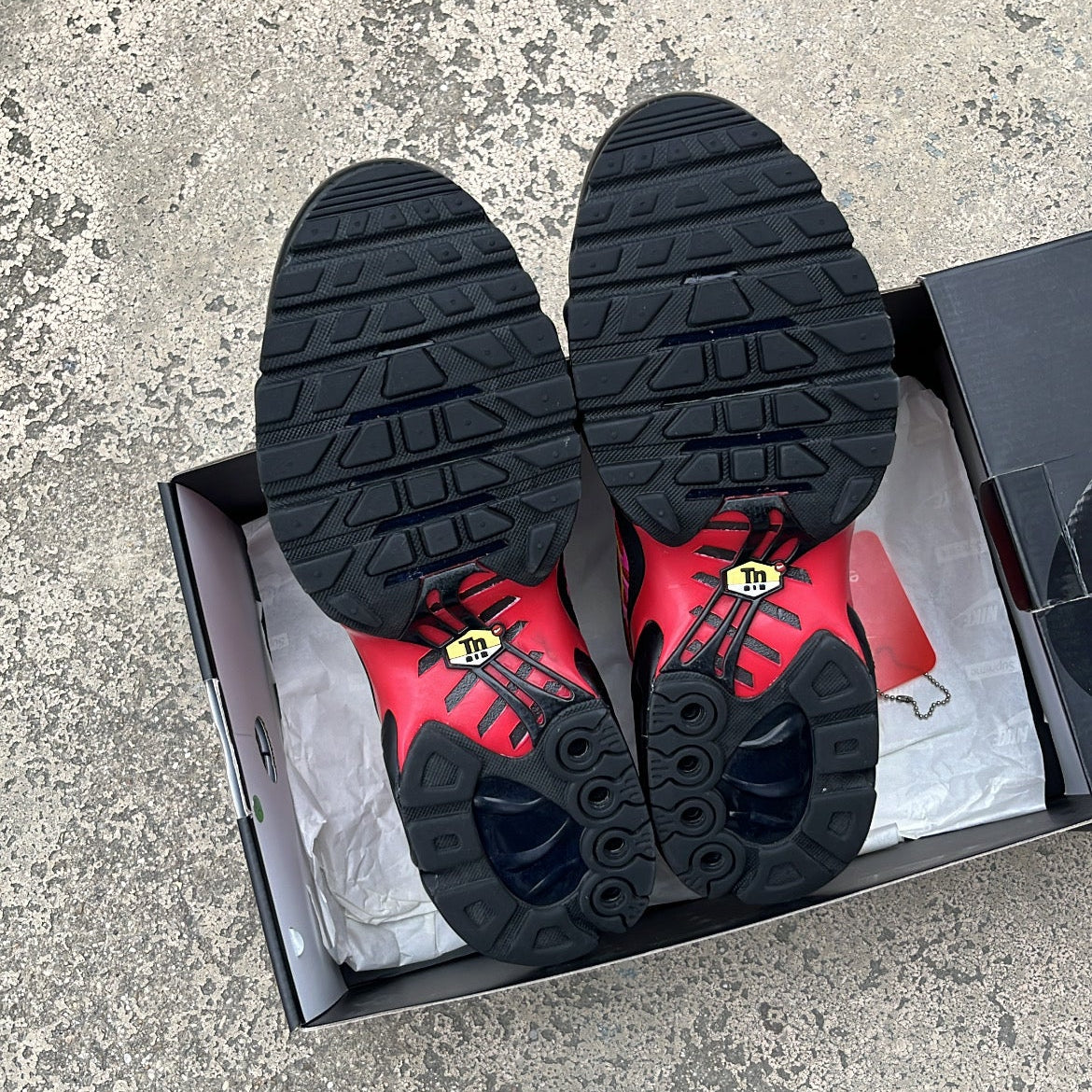 Tn Supreme Red - EU42 / US8.5 / UK7.5