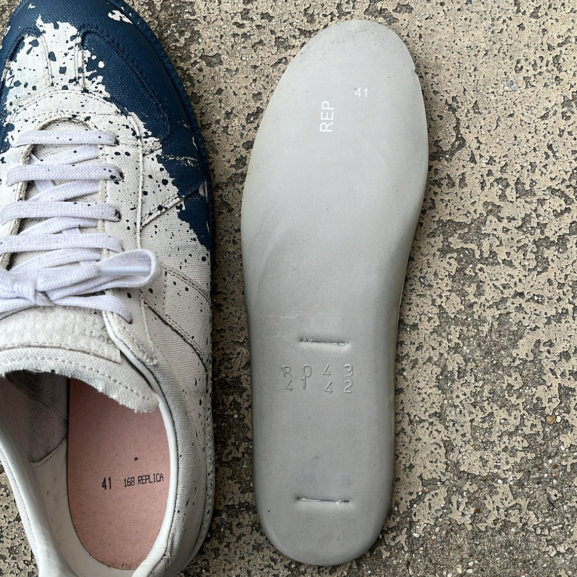 Maison Margiela GAT Paint Splatter Oil Blue - EU41 / US8 / UK7