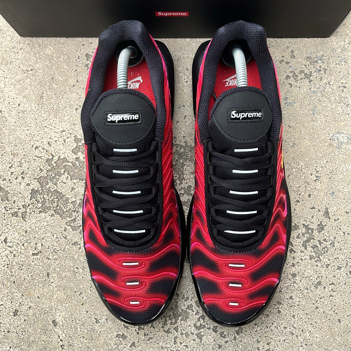 Tn Supreme Red - EU42.5 / US9 / UK8