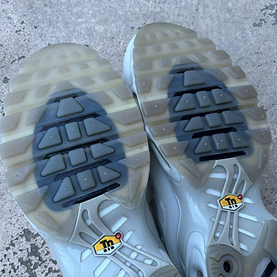 TN A Cold Wall White - EU42.5 / US9 / UK8