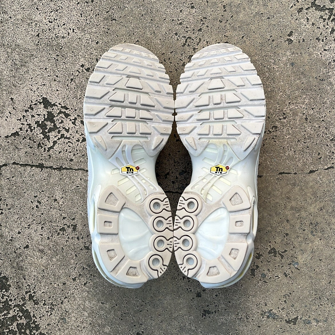 Tn Supreme White - EU42.5 / US9 / UK8