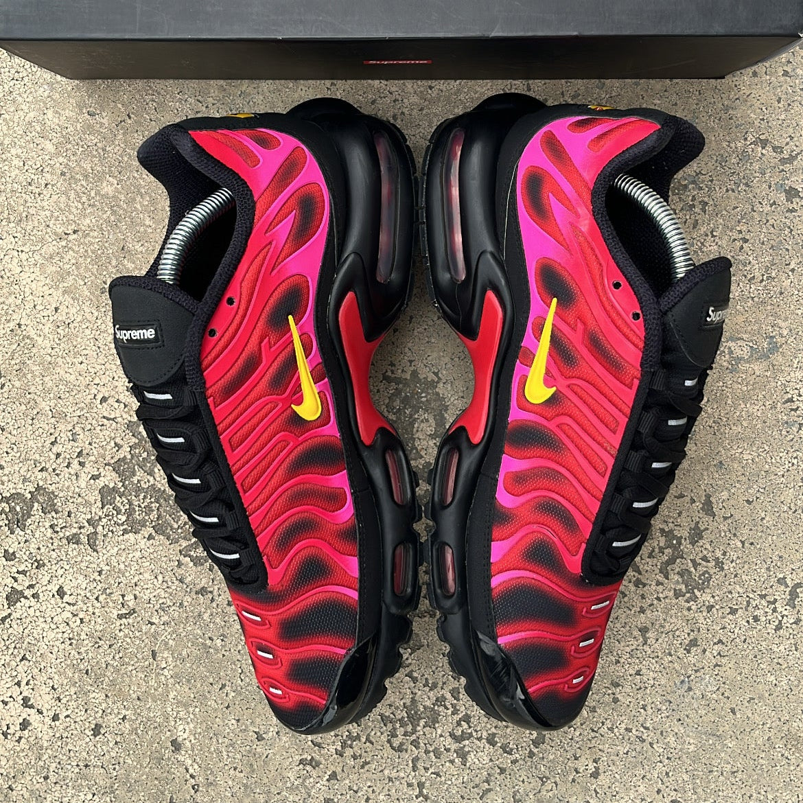 Tn Supreme Red - EU42 / US8.5 / UK7.5