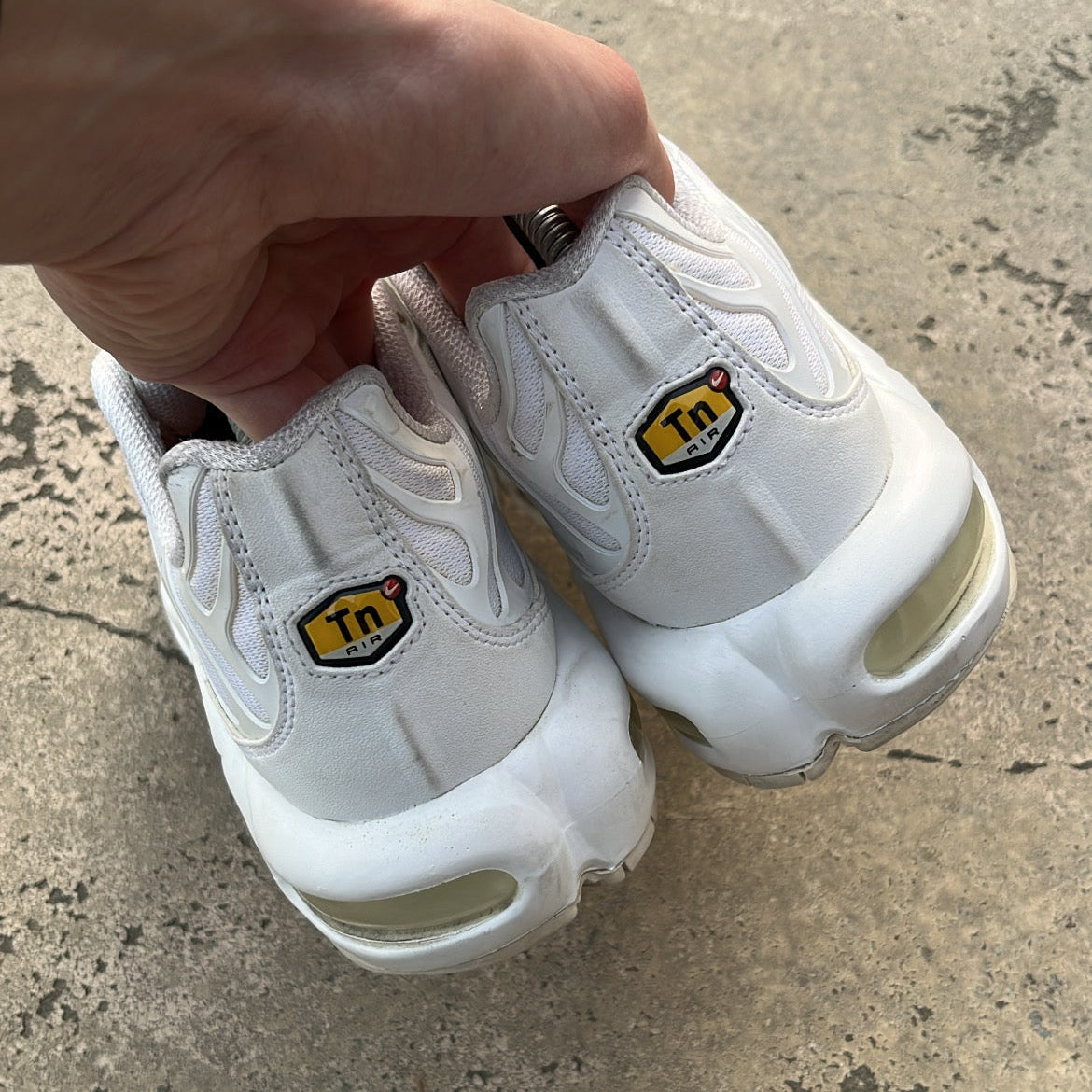 Tn Supreme White - EU42.5 / US9 / UK8