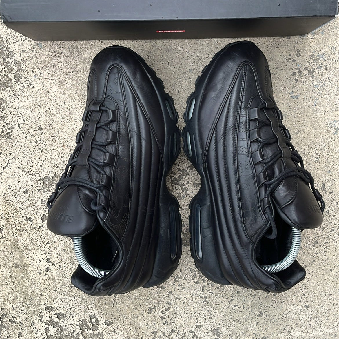 Air Max 95 Supreme Black - EU42 / US8.5 / UK7.5