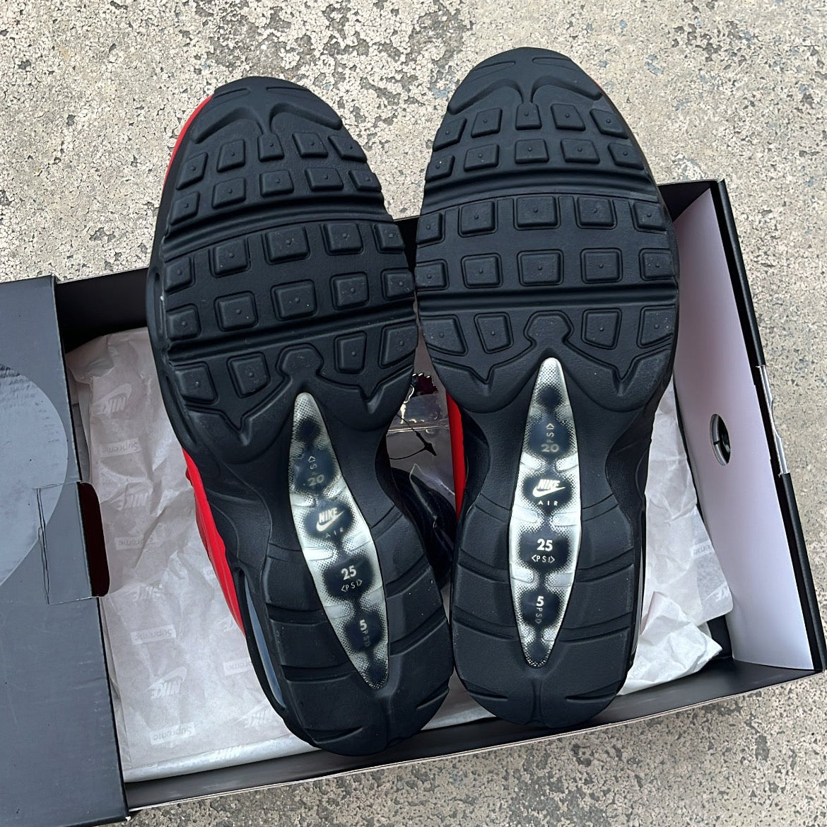 Air Max 95 Supreme Red - EU44 / US10 / UK9
