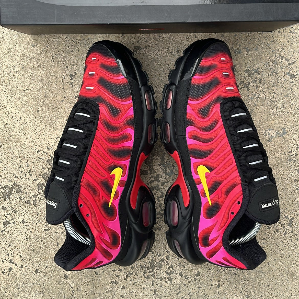 Tn Supreme Red - EU42 / US8.5 / UK7.5