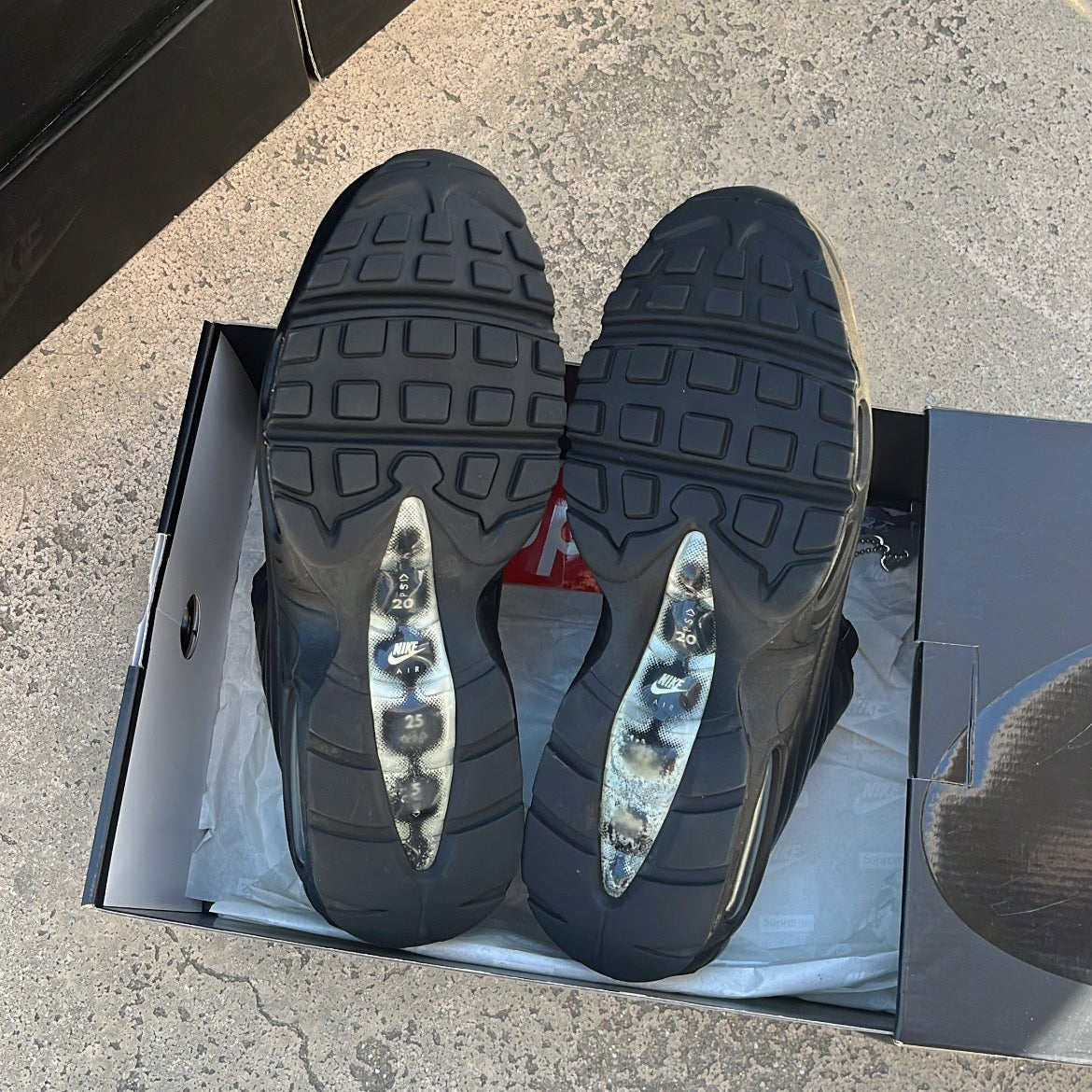 Air Max 95 Supreme Black - EU42.5 / US9 / UK8 – Likma.Store