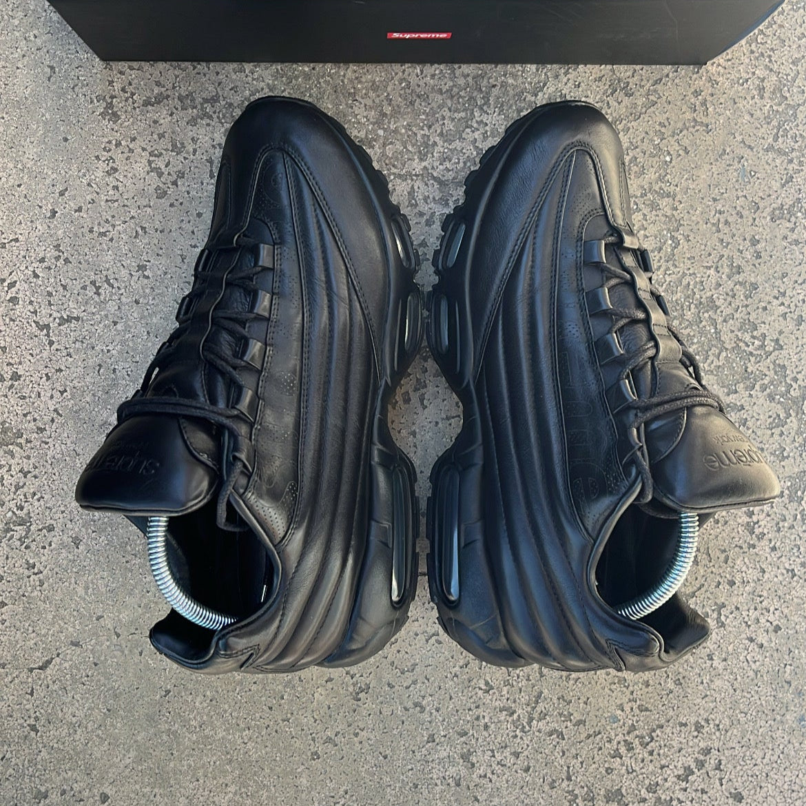 Air Max 95 Supreme Black - EU42.5 / US9 / UK8 – Likma.Store