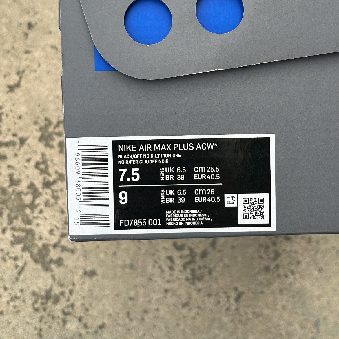 TN A Cold Wall Black - EU40.5 / US7.5 / UK6.5