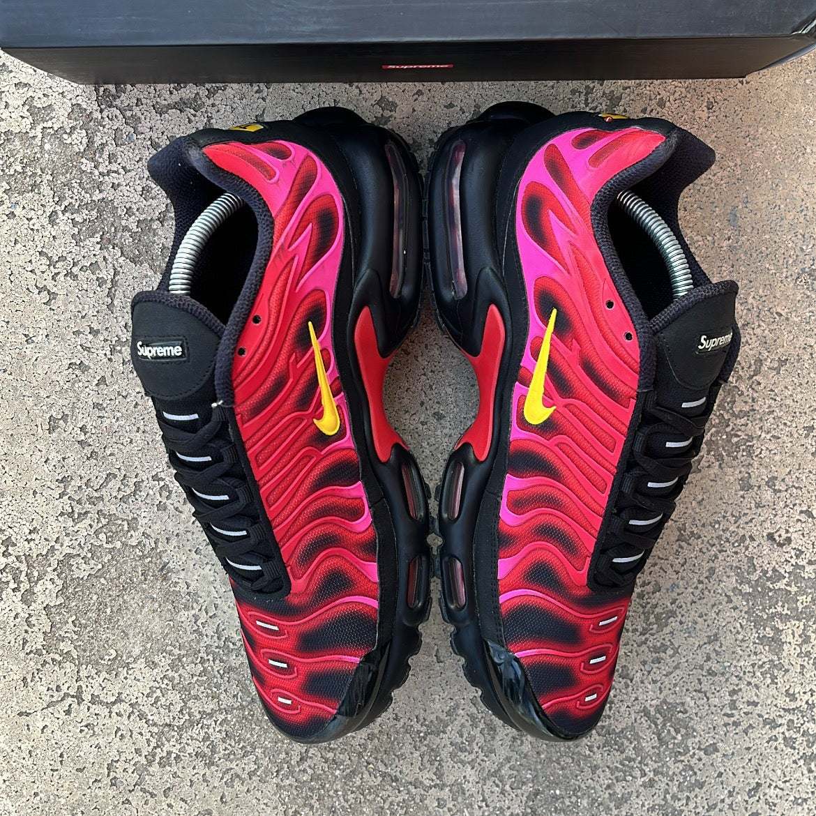 Tn Supreme Red - EU44 / US10 / UK9