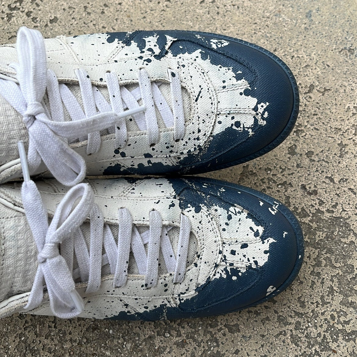 Maison Margiela GAT Paint Splatter Oil Blue - EU41 / US8 / UK7