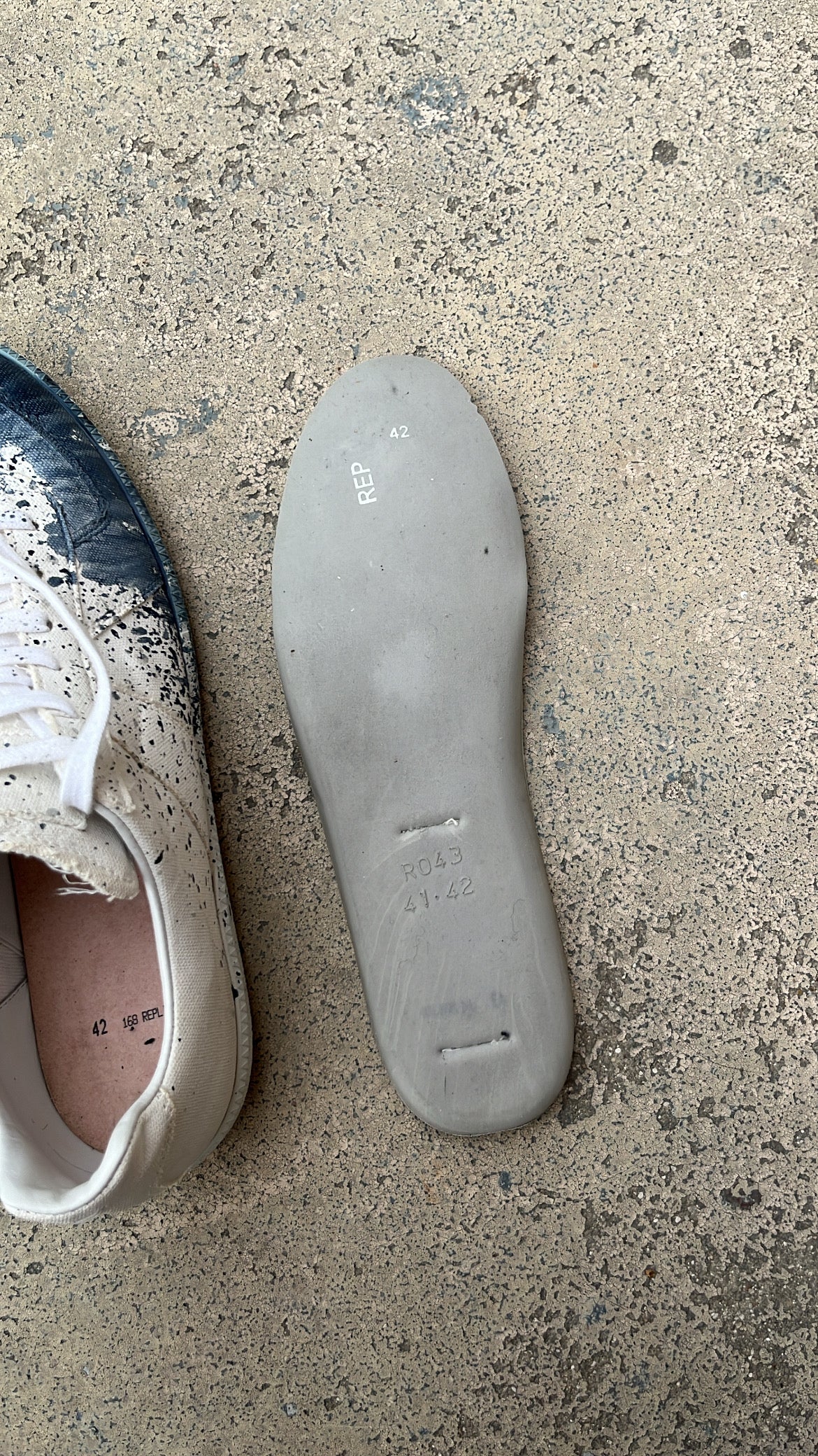 Maison Margiela GAT Paint Splatter Oil Blue - EU42 / US8.5 / UK7.5