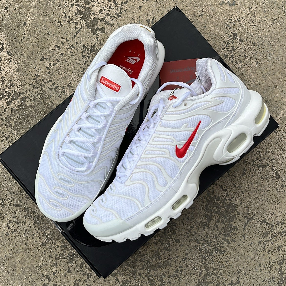 Tn Supreme White - EU42.5 / US9 / UK8