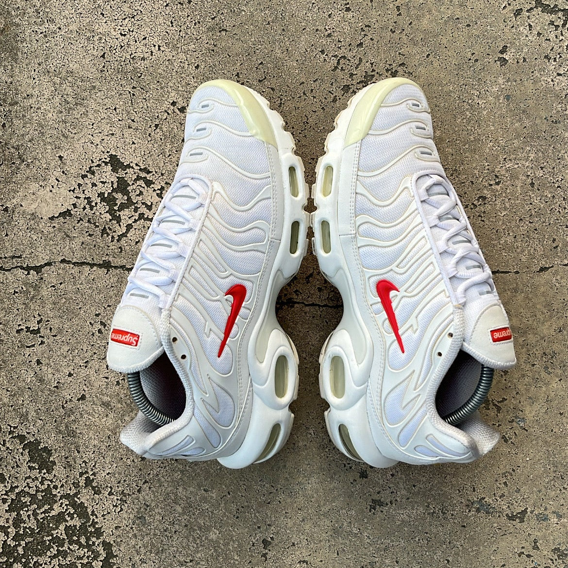 Tn Supreme White - EU42.5 / US9 / UK8