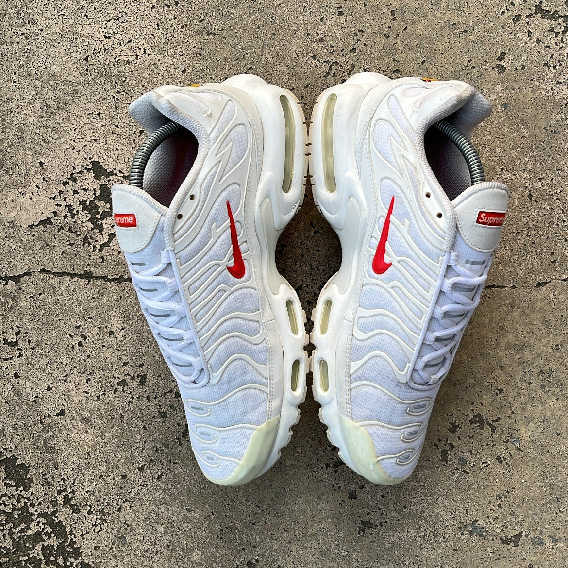 Tn Supreme White - EU42.5 / US9 / UK8