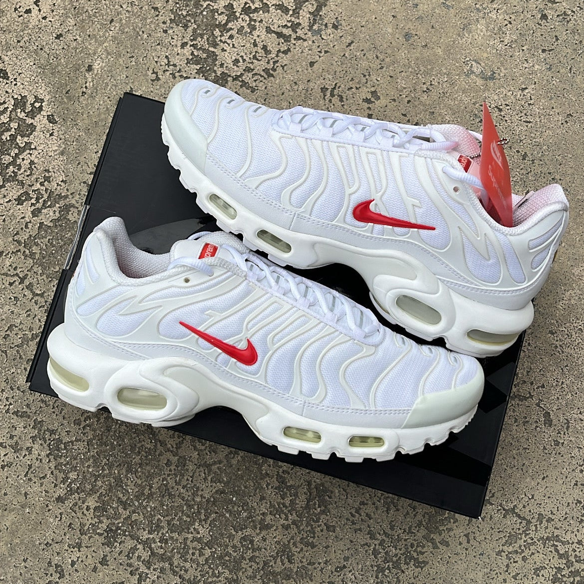 Tn Supreme White - EU42.5 / US9 / UK8