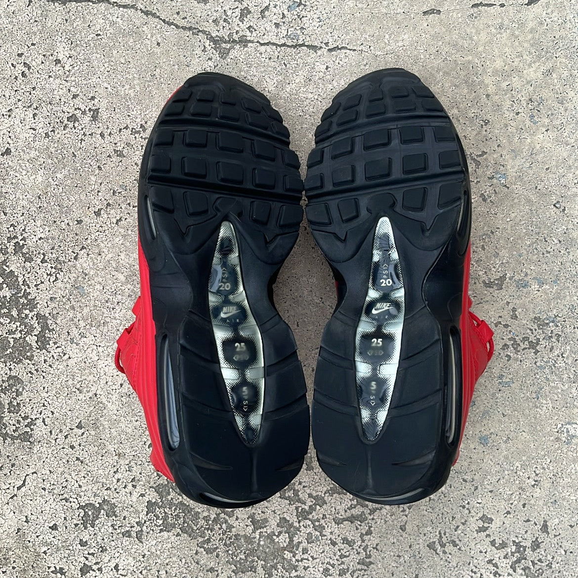 Air Max 95 Supreme Red - EU42.5 / US9 / UK8