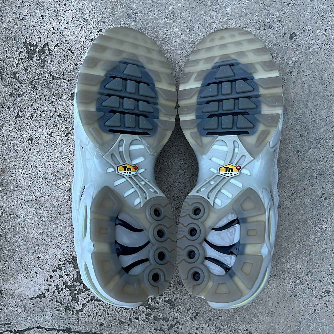 TN A Cold Wall White - EU42.5 / US9 / UK8