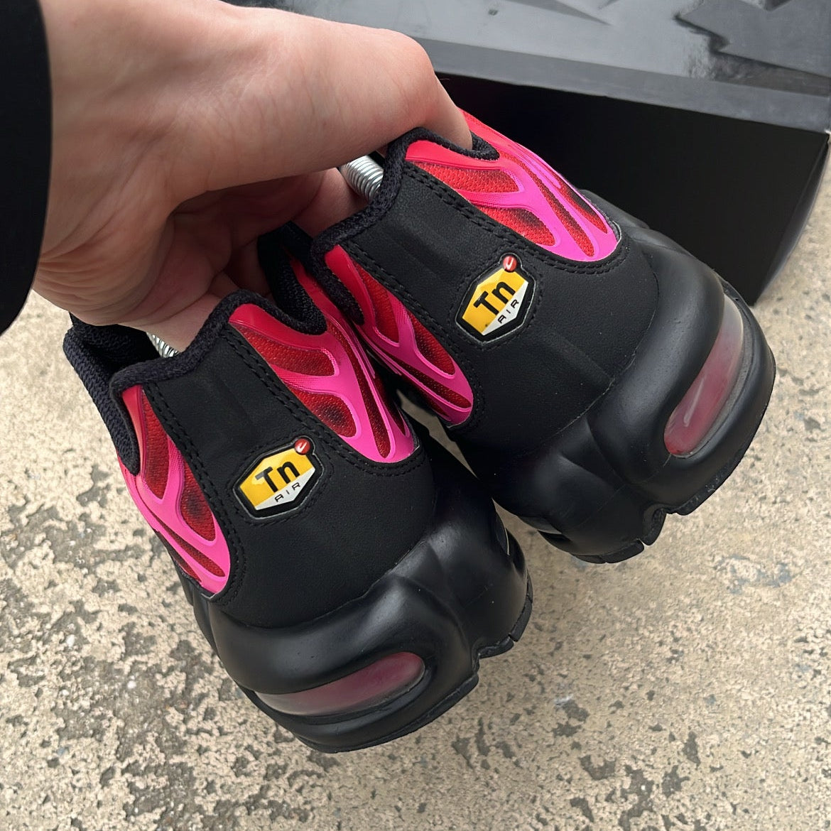 Tn Supreme Red - EU42 / US8.5 / UK7.5